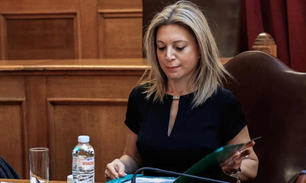 «Bολές» στους βουλευτές της ΝΔ εξαπέλυσε η Καρυστιανού: «Χειροκρότημα βολεμένων στην καρέκλα τους – Είστε όλοι υπόλογοι»